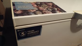 Truhlicová Electrolux mraznička 300L - 2