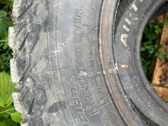 255/70 r16 - 2