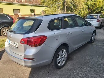 Opel Astra Sports Tourer - 2