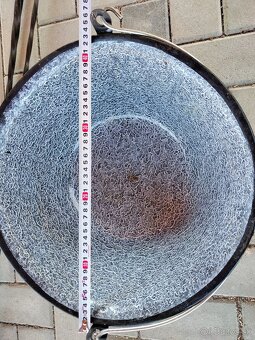 Kotlík na guláš s trojnožkou - 2