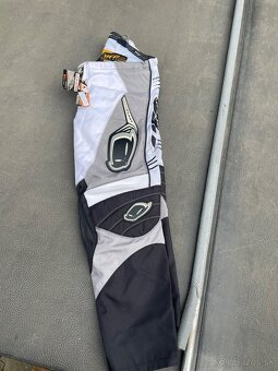 Nové✅Motocrossové nohavice UFO na moto italy: 56 us: 38 - 2