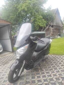 Predám skúter HONDA S-WING 125, r.v 2012 (po menšej nehode) - 2