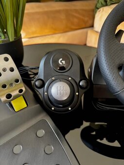 Logitech G923 volant + pedále + radiaca páka - 2