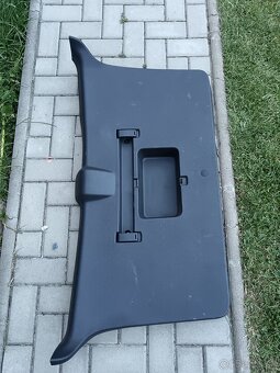 Predám plastový kryt piatych dverí na Opel Zafira B - 2