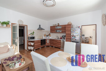 PREDAJ - 3 izbový byt, 2 garáže, 2 park.miesta, záhrada - 2