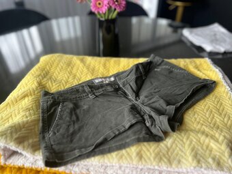 Damske kratasy A&F M - 2