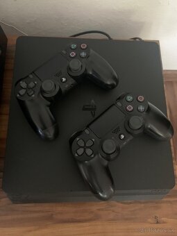 PlayStation 4 Slim 500 GB + 2 ovládače + hry - 2