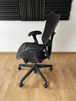 Herman Miller Mirra 2 s opierkou Butterfly - 2