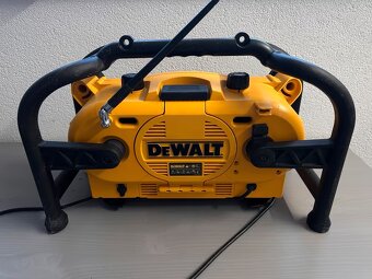 DeWalt DC011 stavebné rádio - 2