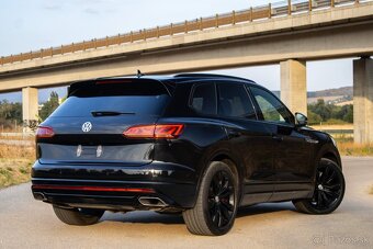 aj NA SPLÁTKY Volkswagen Touareg 4.0 TDI V8 R-line - 2