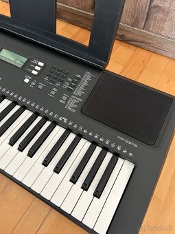 Predám Yamaha PSR E373 - kvalitný 61-klávesový keyboard - 2