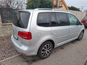 Volkswagen Touran 2.0 TDI Comfortline - 2