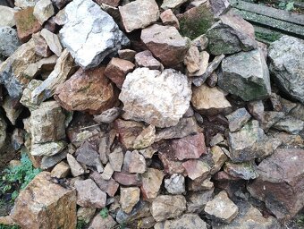 Kamene vhodné na múrik - 2