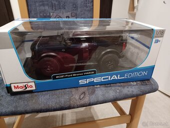 Maisto Ford Bronco Wildtrak 2021, 1:18,čierna metalíza - 2