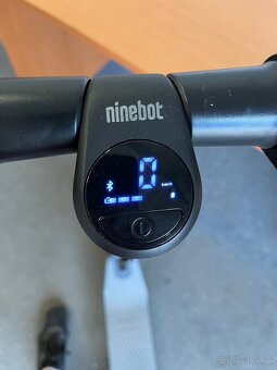 Elektricka kolobezka Ninebot Kickscooter ES1 250W - 2