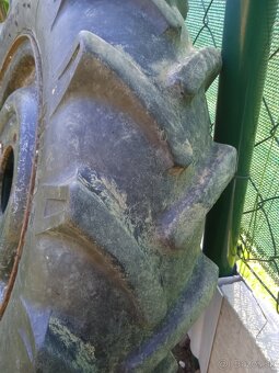 Predám 5x pneu s diskami na traktor sipaky 6.5/80-15 - 2