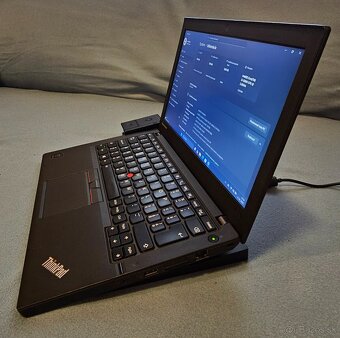 Lenovo X250 ,i5,8GB ram,256 GB HDD,dockstation - 2