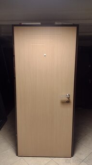 Bezpečnostné dvere (buk) - 2