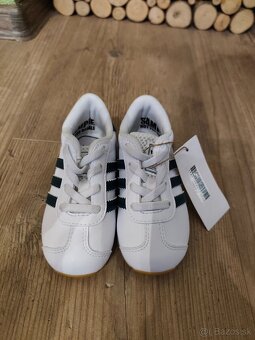 Nové botasky Adidas č.22 biele - 2