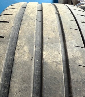 255/40 R19 Michelin Pilot Sport 4S - 2