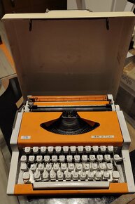Predám písací stroj UNIS TBM DE LUXE - 2
