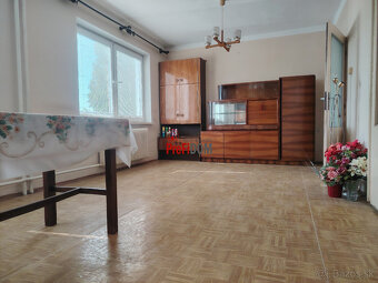 PREDAJ priestranný 5 – izbový rodinný dom v obci Černík. - 2