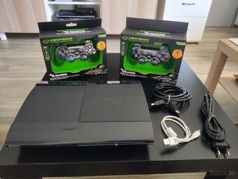 Predám PS3 Super Slim 120GB SSD+2×ovládač. - 2