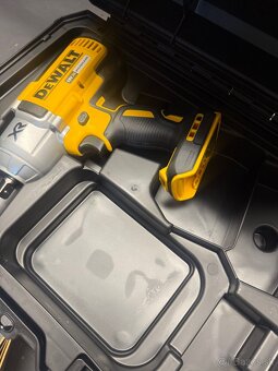 Dewalt razovy utahovak akú - 2