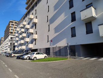 Garážové státie Slnečnice A3, ulici Zuzany Chalupovej 16-18 - 2