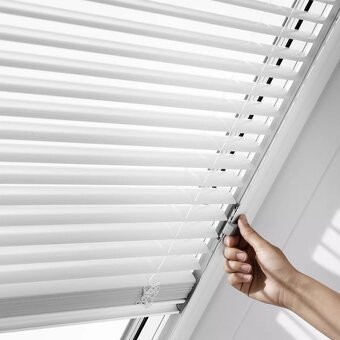 Žalúzia na strešné okno VELUX - 2