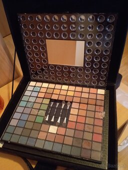 Kozmeticjý kufrík + líčidlá - 2