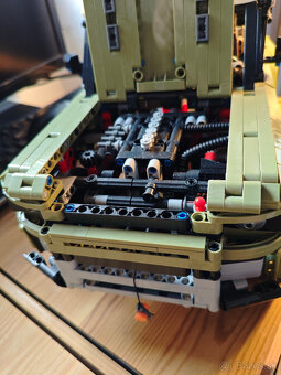 Land Rover Defender - 2