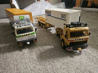 Dve autička Liaz - 2