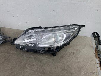 PEUGEOT 2008 I 2012- ĽAVÉ PRAVÉ PREDNÉ SVETLO - 2