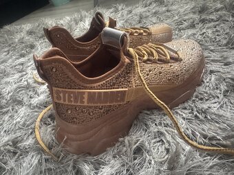 Steve Madden - 2