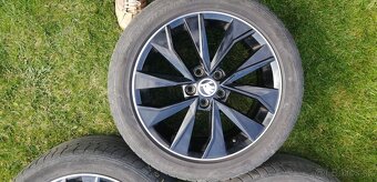 čierne R16" ŠKODA 5x100 Fabia pneu 215/45 R16 Dunlop - 2
