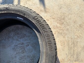 Bridgestone 225/50 R17 - 2