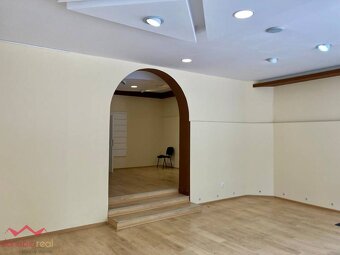 Vkusný obchodný priestor na prenájom v centre Komárna - 2