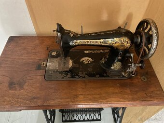 Starožitný šijací stroj Singer cca 1920 - 2