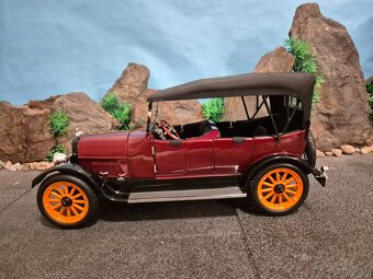 Prodám model 1:18 Reo touring 1917 - 2
