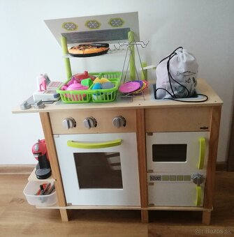 Drevená kuchynka + stolík so stoličkou - 2