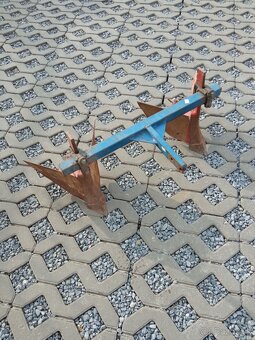 Dvojriadkovač Agzat, tera vari - 2