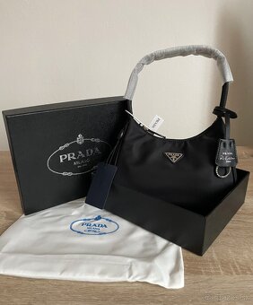 Prada Re-edition 2000 kabelka v darčekovom balení - 2