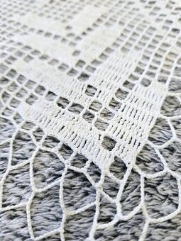Háčkovaný obrús, rozmery 33x33cm - 2