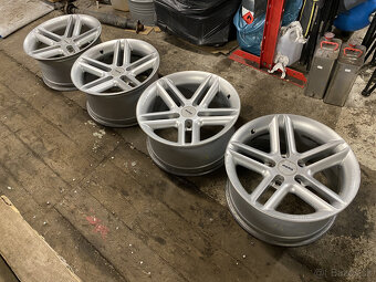 Momo Arrow 5x120 R17 - 2