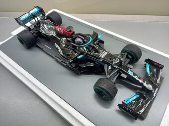 F1 MERCEDES W12 HAMILTON VÍTĚZ GP RUSKA 2021 SPARK 1:18 - 2