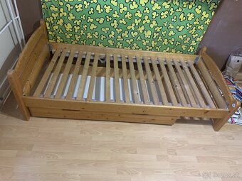 predám postele z masívu po 20,- eur - 2