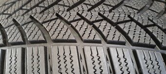 Predám 4ks pekné zimné 195/55r20-95H Semperit - 2