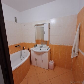 Prenajom 3,5izbovy byt Zlaté Moravce REZERVOVANÉ - 2