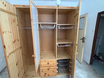 Šatníková skriňa - 2